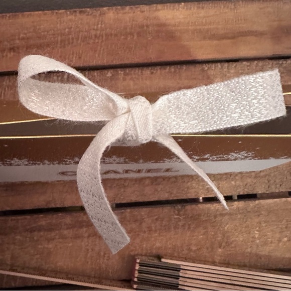 Chanel Gift Box Ribbon Gold New Small - Picture 10 of 11